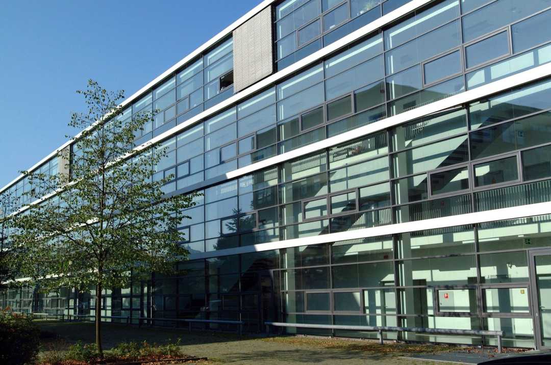 Image with missing alt attribute found on mba-uni.de