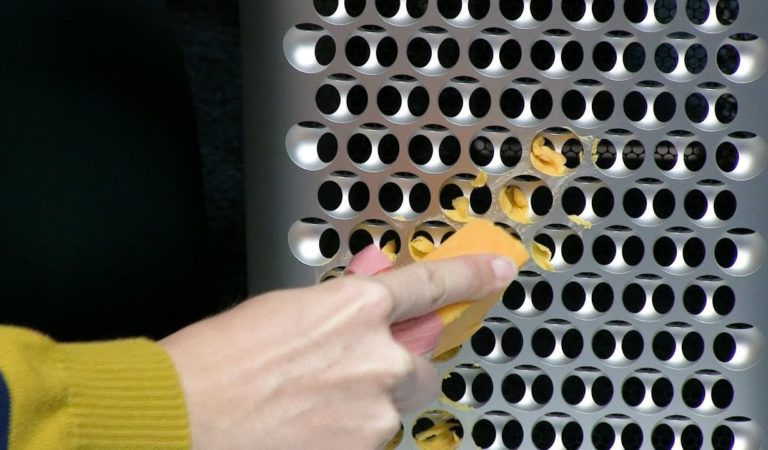 Apple Mac Pro испытали в качестве тёрки для сыра. Пиццу с ним не приготовишь