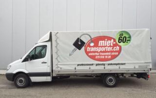Mercedes Benz Plachenwagen mit Hebebühne