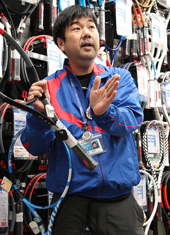 自分用にチューニングしたら「変態ラケット」と呼ばれてしまった名物店員が語る道具選びのポイント