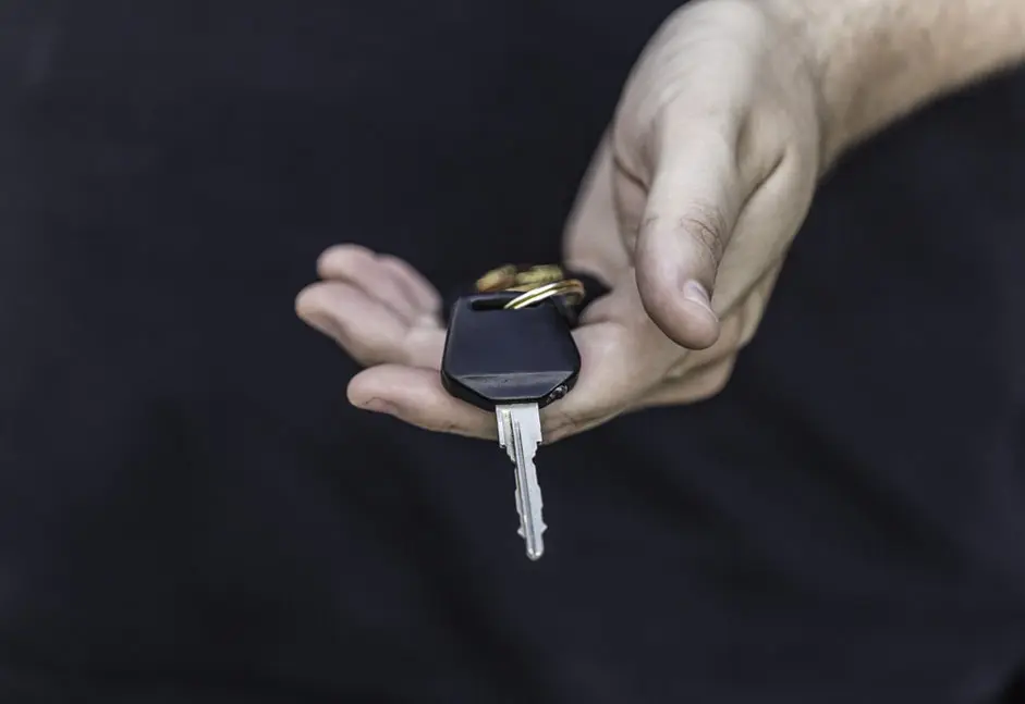 Image with missing alt attribute found on professionaldrivers.com