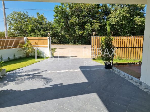 Image with missing alt attribute found on rebax-realestate.com