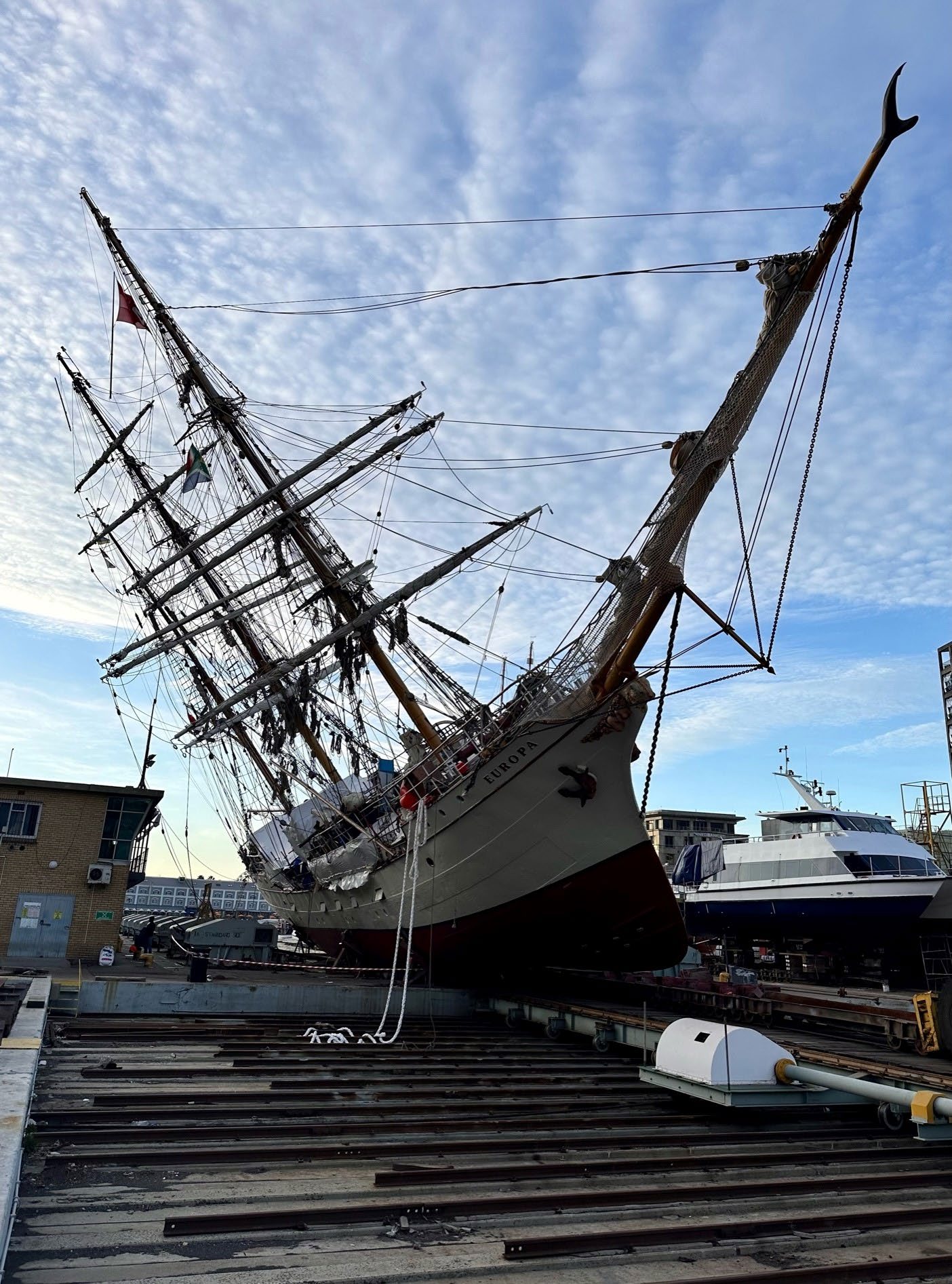 Image with missing alt attribute found on resolvemarine.com