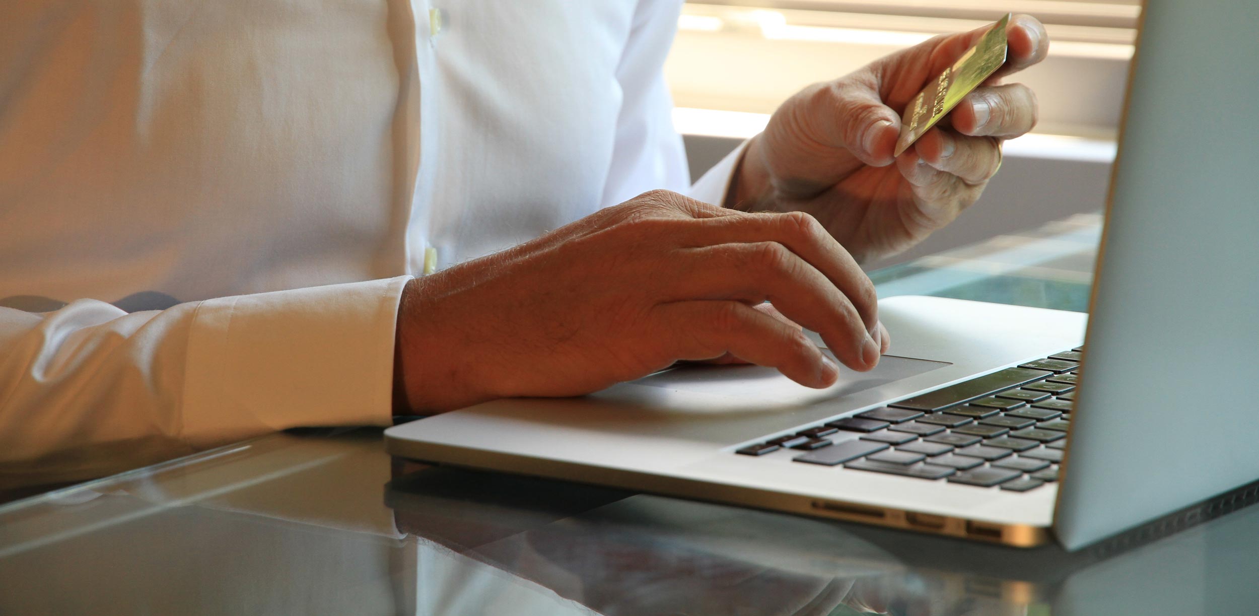 Image with missing alt attribute found on romancart.com