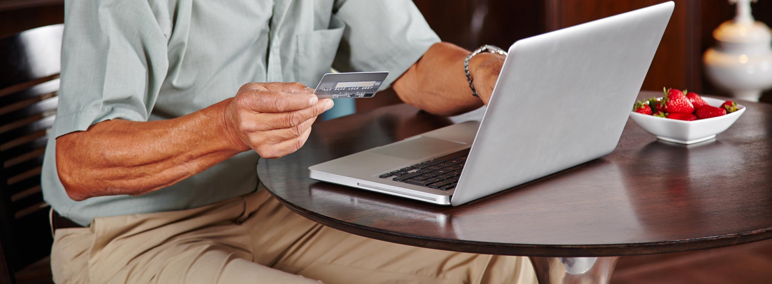 Image with missing alt attribute found on romancart.com