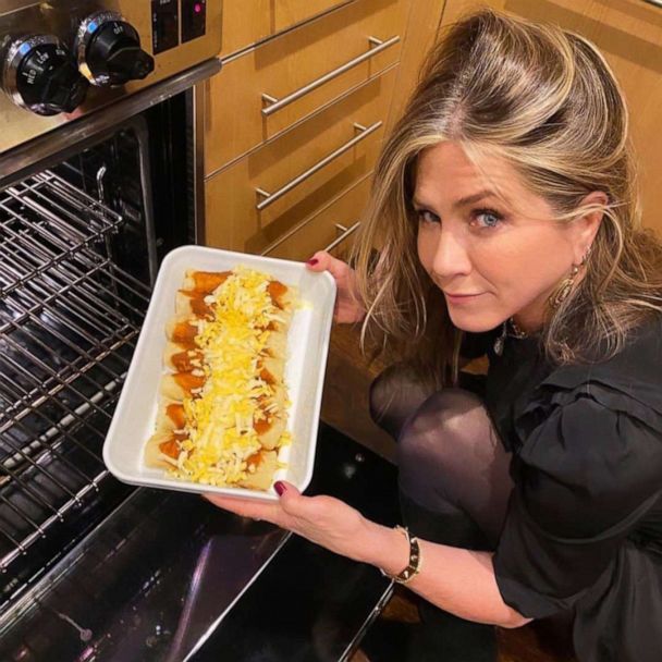 Why Jennifer Aniston made Jimmy Kimmel enchiladas for her Friendsgiving