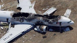 طائرة محطمة-