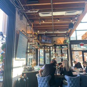 Image with missing alt attribute found on yelp.cz