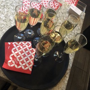 Image with missing alt attribute found on yelp.nl