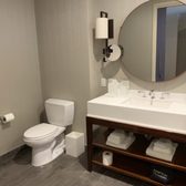 Image with missing alt attribute found on yelp.at