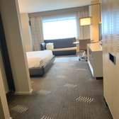 Image with missing alt attribute found on yelp.at