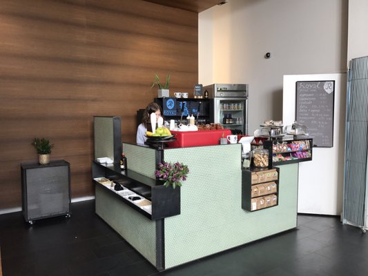 Image with missing alt attribute found on yelp.my