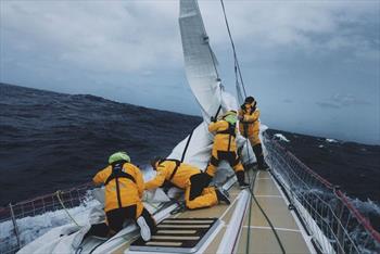 Image with missing alt attribute found on sail-world.com