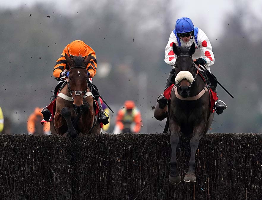 Image with missing alt attribute found on attheraces.com