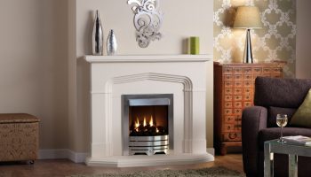 Как декоративный камин сделать полезным для жильцов