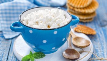 Почему полезно есть творог каждый день