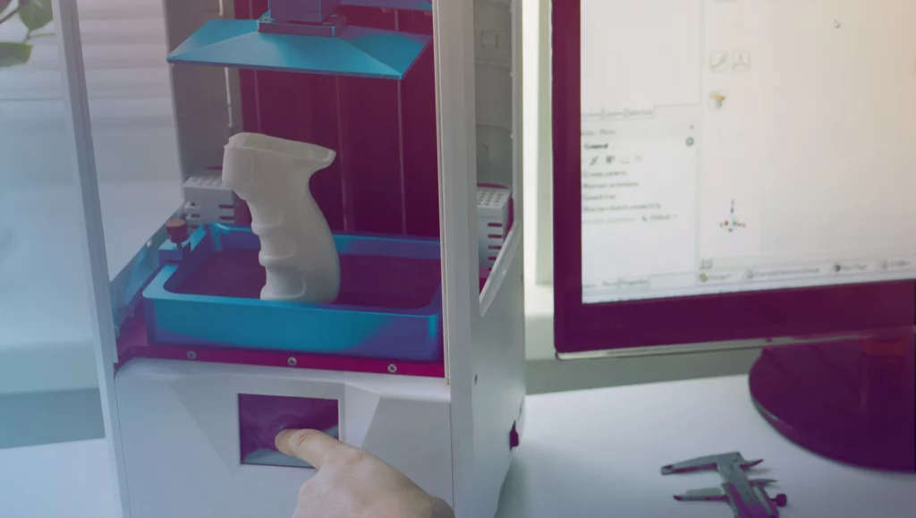 Image to case about service that streams a drawing model to remote manufacturing equipment.