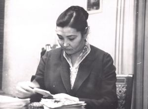 Кыргыз эл акыны Тенти Адышева. Архив