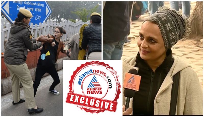 Arundhati Roy in solidarity with protest against citizenship amendment act