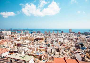 Image with missing alt attribute found on fluege.de