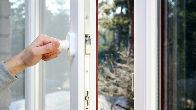 Петербуржцы остаются без окон и денег. Виновата "Матрёна"