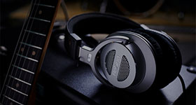 Image with missing alt attribute found on roland.com