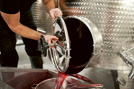 En dag i vinfabriken – skapa ditt eget vin