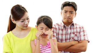 5 Tanda Anda Terlalu Keras Mendidik Anak