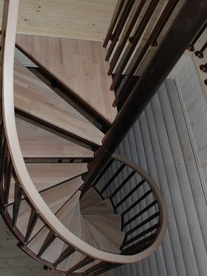 Винтовая лестница из металла