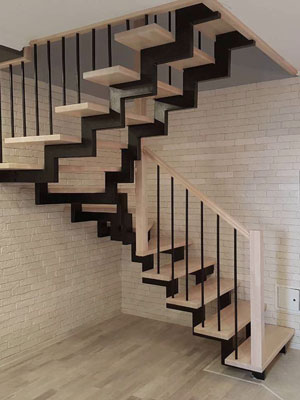 Лестница из металла и дерева