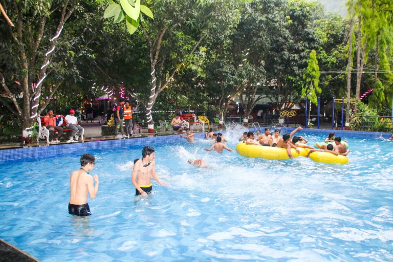 sukute-beach-swimming