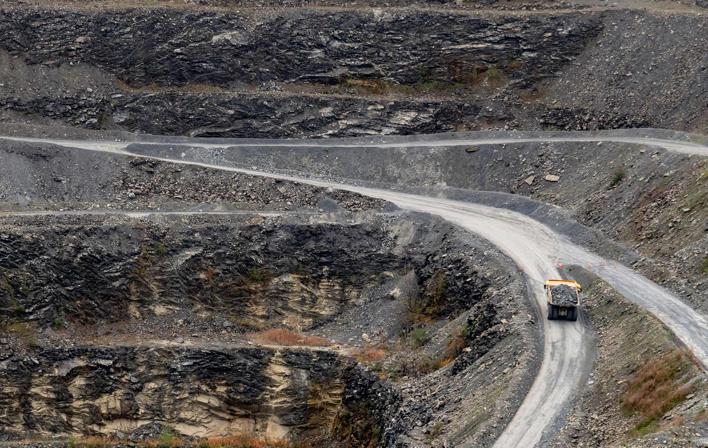 Image with missing alt attribute found on summit-materials.com