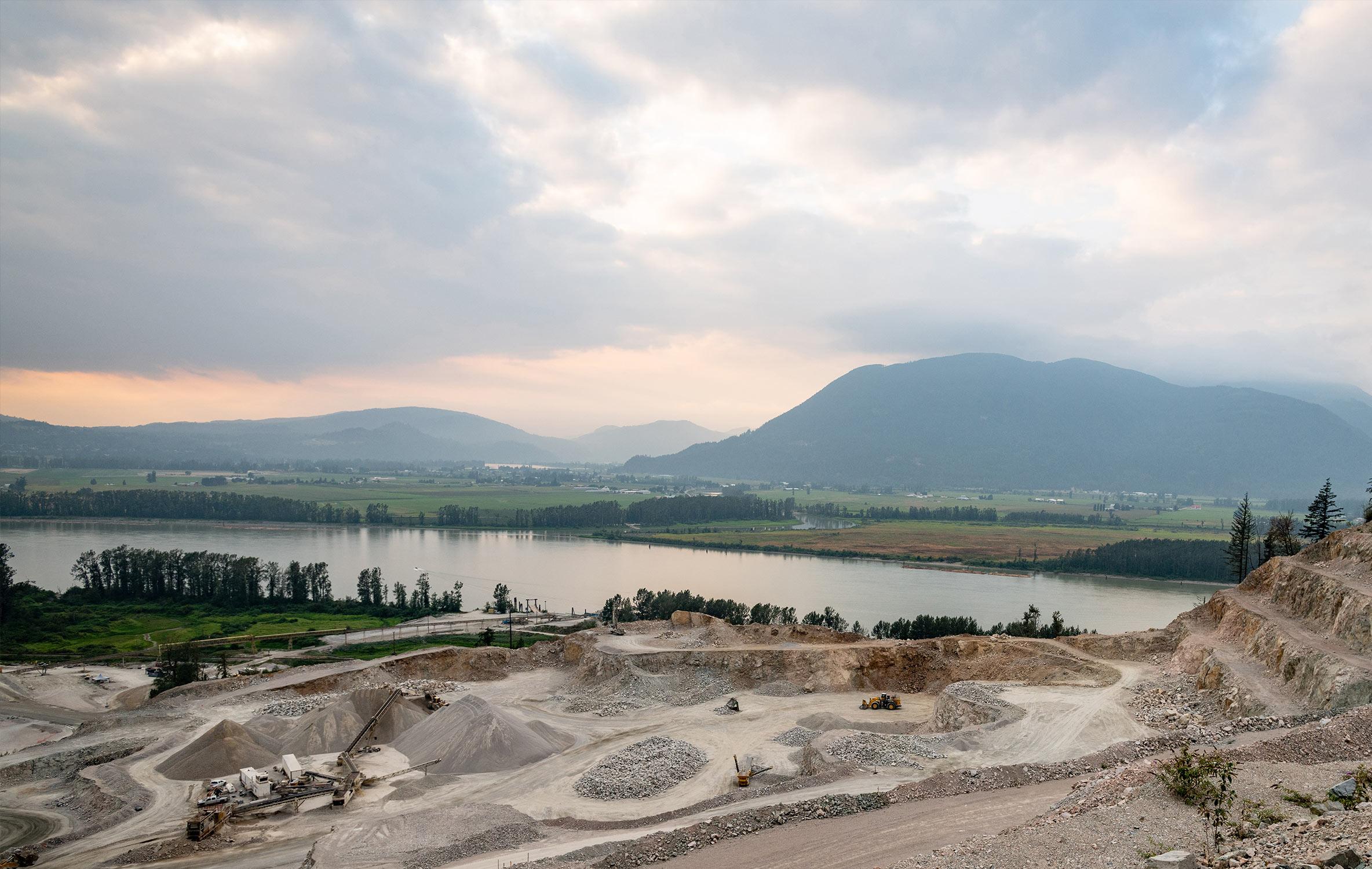 Image with missing alt attribute found on summit-materials.com