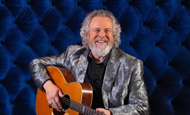 Watch: Robert Earl Keen Sings &lsquo;Merry Christmas From the Family&rsquo;