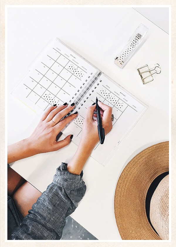 Image with missing alt attribute found on theblondeabroad.com