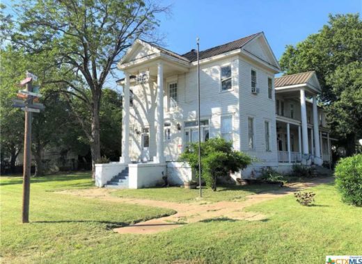 Image with missing alt attribute found on theoldhouselife.com