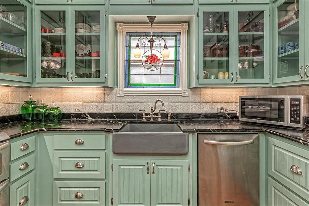 Image with missing alt attribute found on theoldhouselife.com