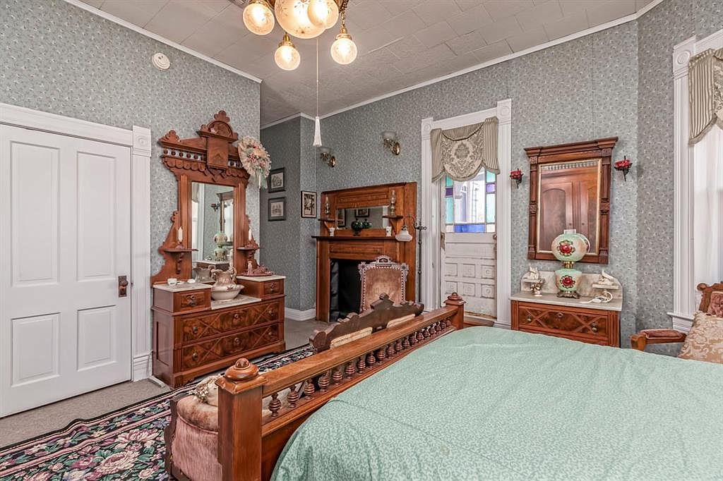 Image with missing alt attribute found on theoldhouselife.com