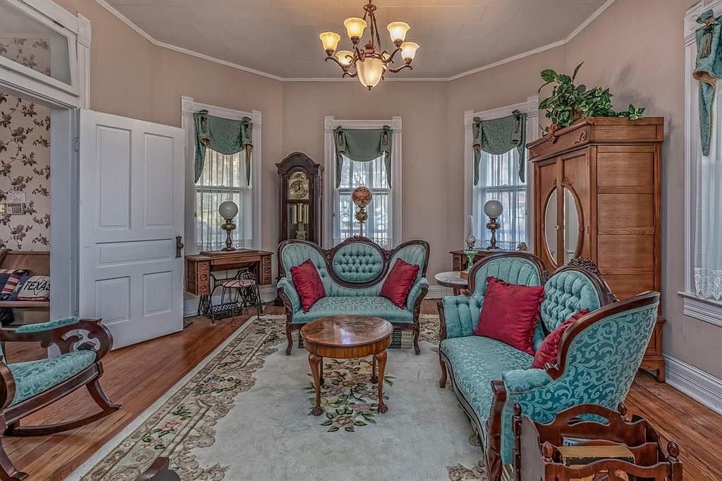 Image with missing alt attribute found on theoldhouselife.com