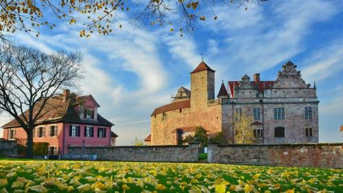 Cadolzburg, Bayern, Deutschland (&copy; Rüdiger Hess/geo-select FotoArt) Bing Everyday Wallpaper 2016-11-14 /tmp/UploadBeta6OSt7c [Bing Everyday Wall Paper 2016-11-14] url = http://www.bing.com/az/hprichbg/rb/Cadolzburg_DE-DE12239045704_1920x1080.jpg  File Size (KB): 330.72 KB Last Modified: May 08 2017 15:14:57