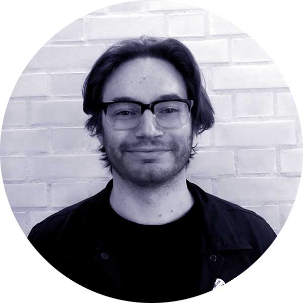 Image with missing alt attribute found on covet.pics