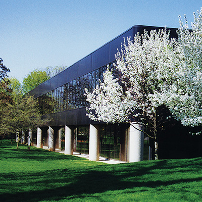 Image with missing alt attribute found on sullivan.edu