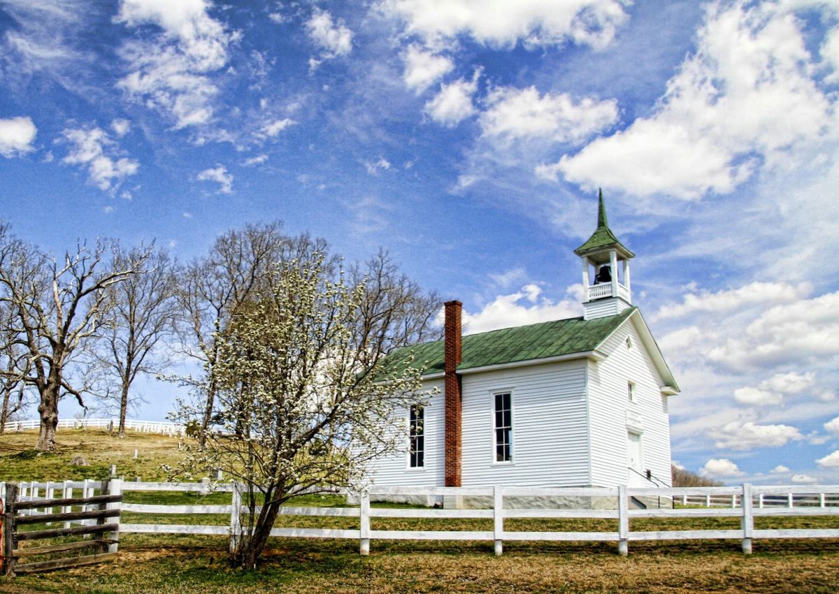 9 Bible Verses on Friendship With Explanations of Each