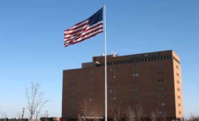 Image with missing alt attribute found on aflag.com