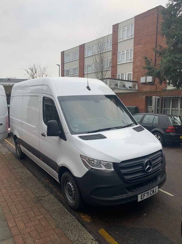 Image with missing alt attribute found on amanwithavanlondon.co.uk