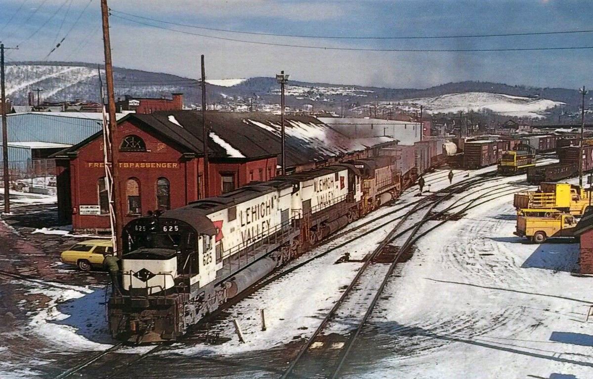 Image with missing alt attribute found on american-rails.com