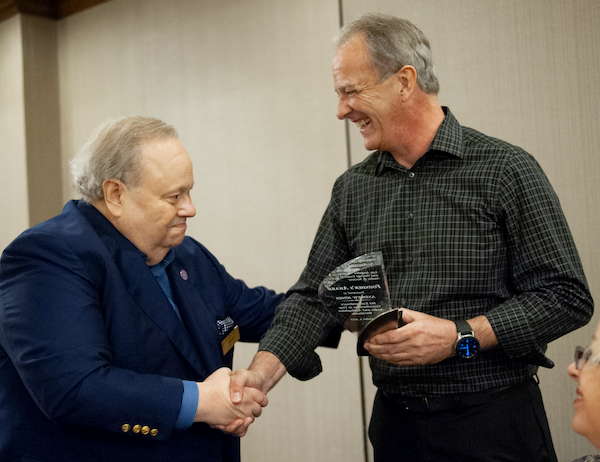 Image with missing alt attribute found on analogplanet.com