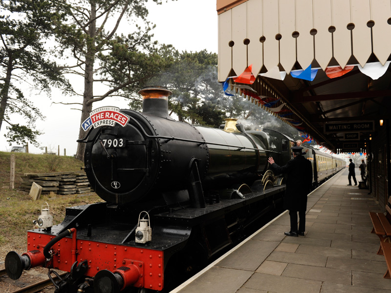 Image with missing alt attribute found on attheraces.com