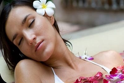 Jacuzzi / Balnéo - Institut de beauté Orléans - Beauté Bien-être Détente Massage Esthéticienne Spa Relaxation Epilation Lumière Pulsée Modelage UV