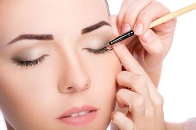 Maquillage extension de cils - Institut de beauté Orléans - Beauté Bien-être Détente Massage Esthéticienne Spa Relaxation Epilation Définitive Lumière Pulsée Modelage UV